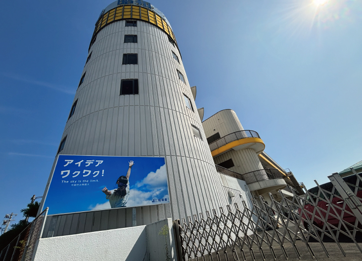 本社丸塔前看板をリニューアルしました!